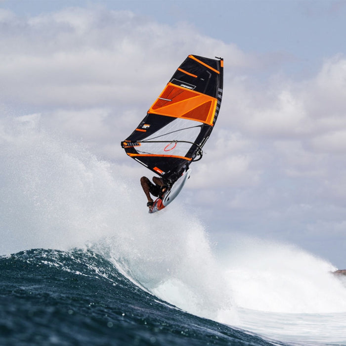 Vela de Windsurf HD Vogue Y28 Negra Tamaño 4.7 RRD 28VHD_BL_4_7